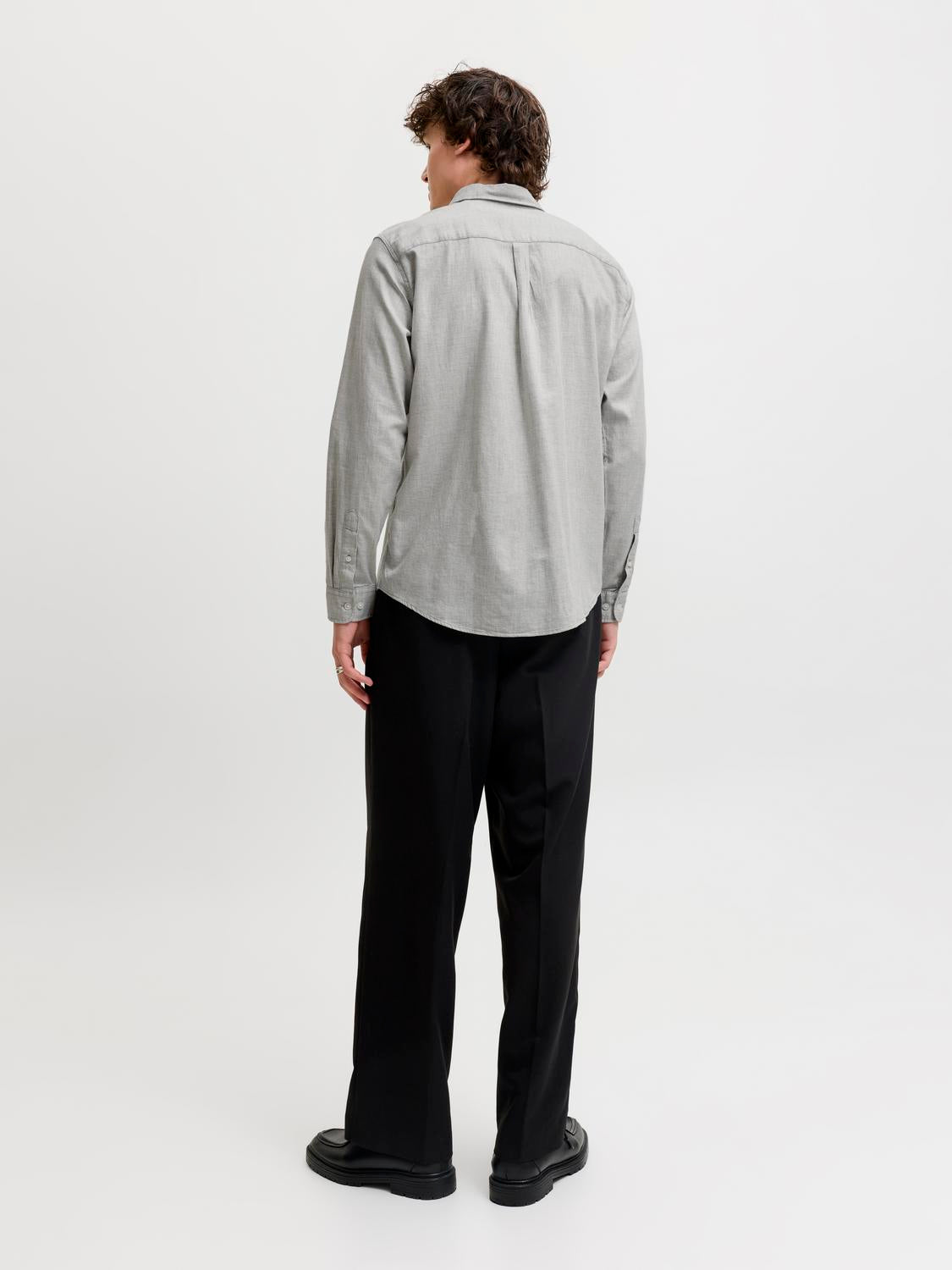 model_shot-back